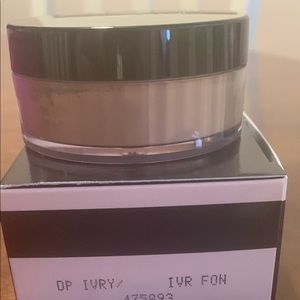 Mary Kay Silky Setting Powder Foundation-Deep Ivory